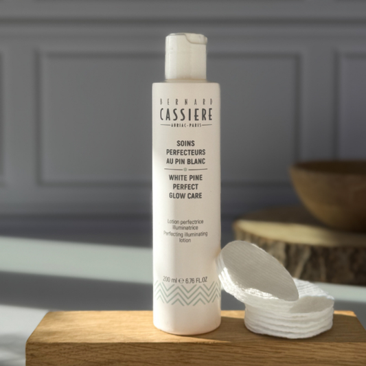 Illuminating perfecting lotion - White Pine Perfect Glow Care de Bernard Cassiere
