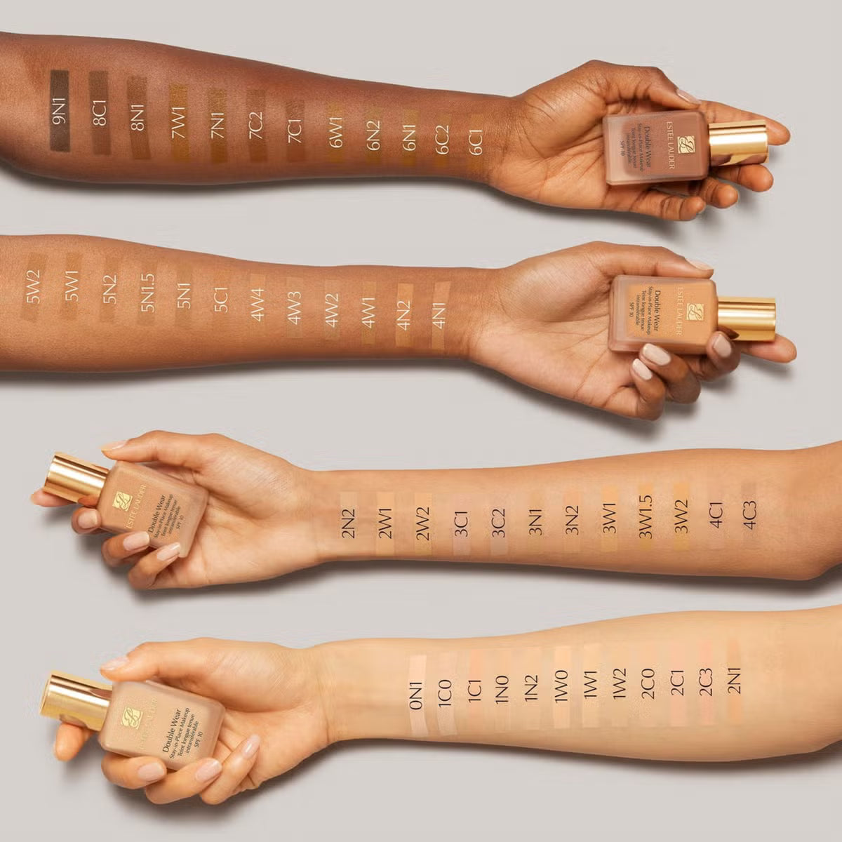 Estée Lauder Double Wear Stay-in-Place Makeup con Bomba