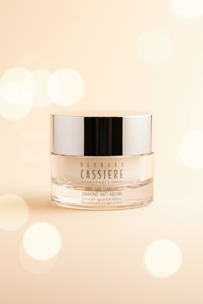 Diamond Anti Ageing Cream de Bernard Cassiere - fondo crema con bokeh
